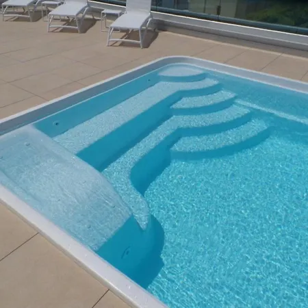 公寓 Modern Retreat With Private Pool 比比翁