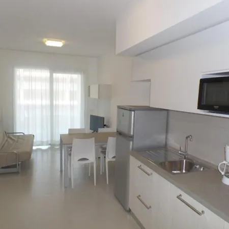 Modern Retreat With Private Pool 公寓