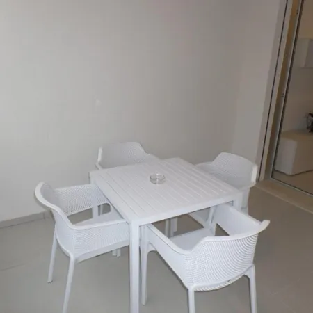 Modern Retreat With Private Pool 公寓 *