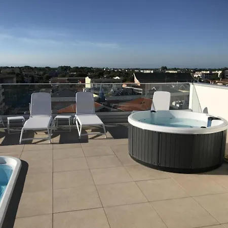 Modern Retreat With Private Pool 公寓 *
