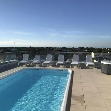Modern Retreat With Private Pool 公寓 比比翁