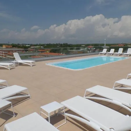 Modern Retreat With Private Pool 公寓 *